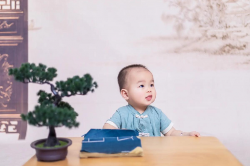 潮州怀孕肚子中间凹两边凸