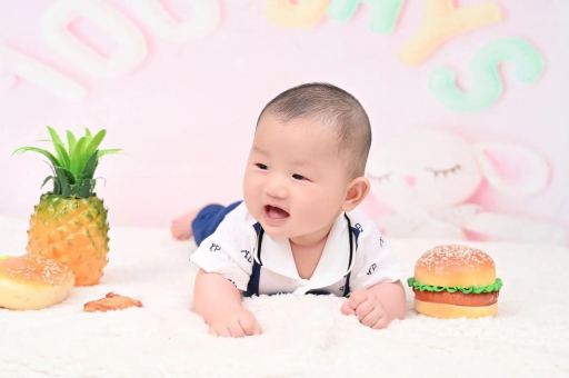 潮州宝宝在妈妈肚子里